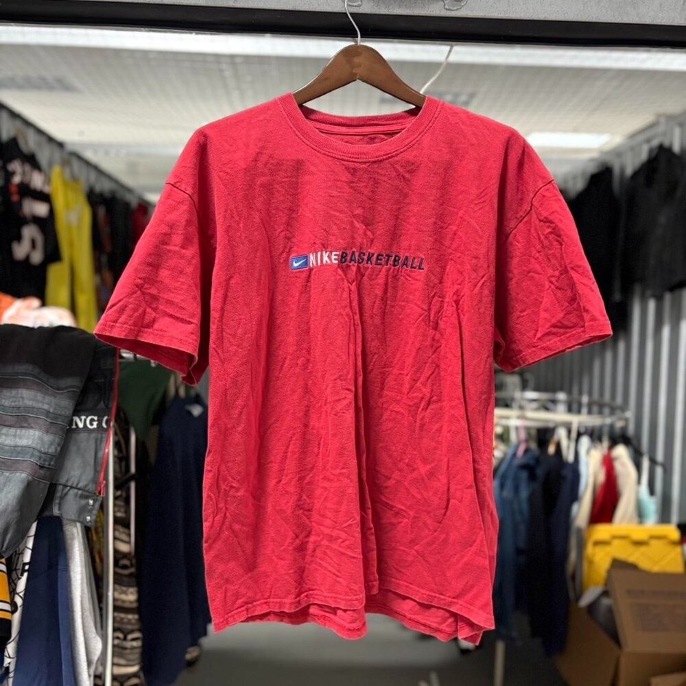 Vintage Y2K Nike Basketball spell out embroidered T-Shirt